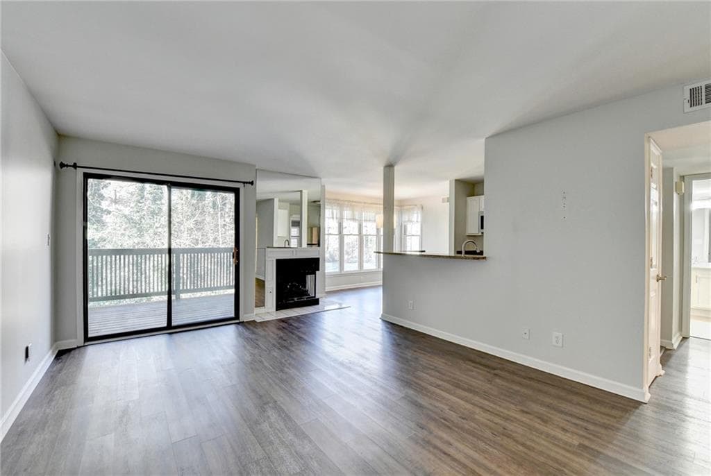 2 bedroom, 2 bathroom, 1,200 sq ft condominium sold at 911 Garden Court 911, Atlanta, GA 30328