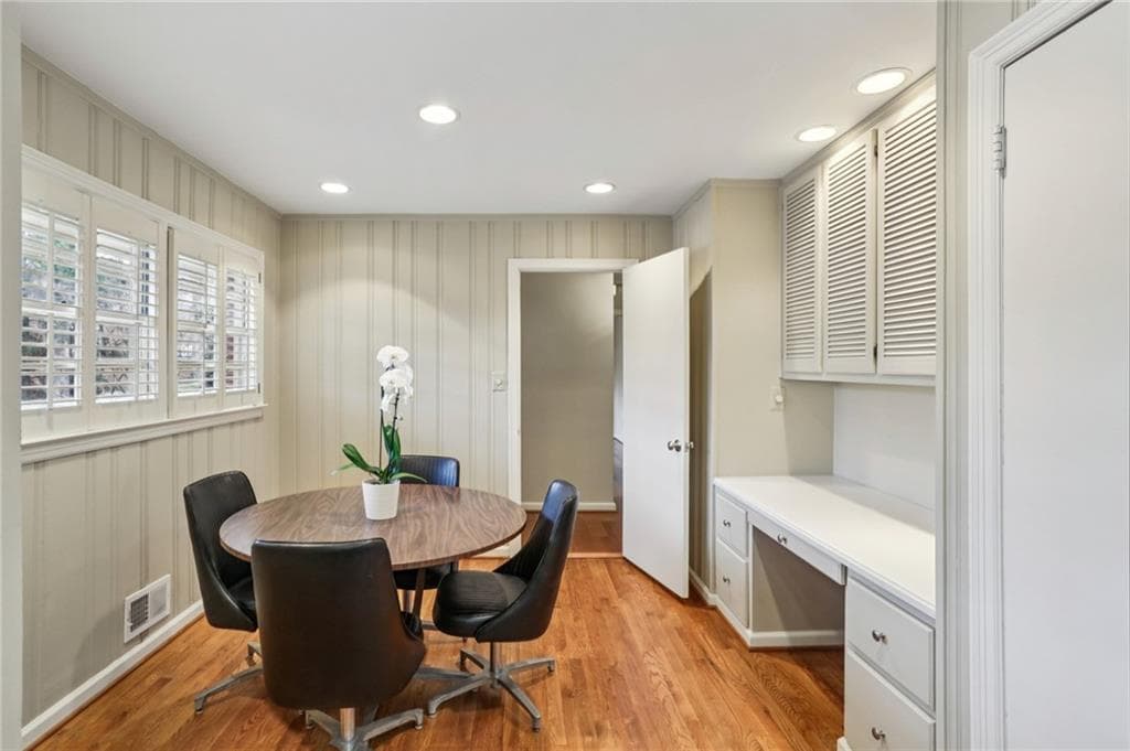 2 bedroom, 1 bathroom, 1,092 sq ft single family residence for sale at 2556 Defoors Ferry Road, Atlanta, GA 30318 — photo 7