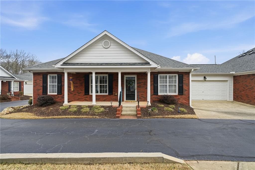 2 bedroom, 2 bathroom, 1,681 sq ft condominium for sale at 102 Courtyard Lane, Woodstock, GA 30189 — photo 2