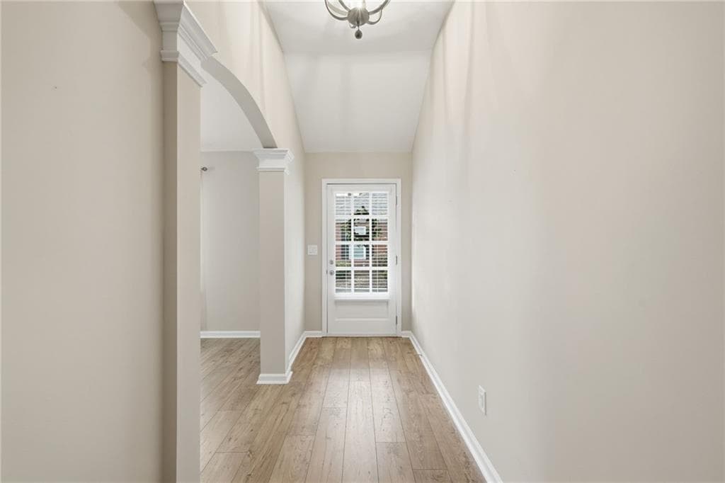 2 bedroom, 2 bathroom, 1,681 sq ft condominium for sale at 102 Courtyard Lane, Woodstock, GA 30189 — photo 4