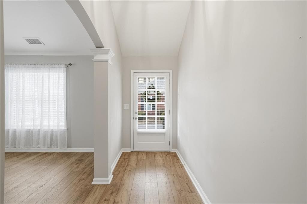 2 bedroom, 2 bathroom, 1,681 sq ft condominium for sale at 102 Courtyard Lane, Woodstock, GA 30189 — photo 5
