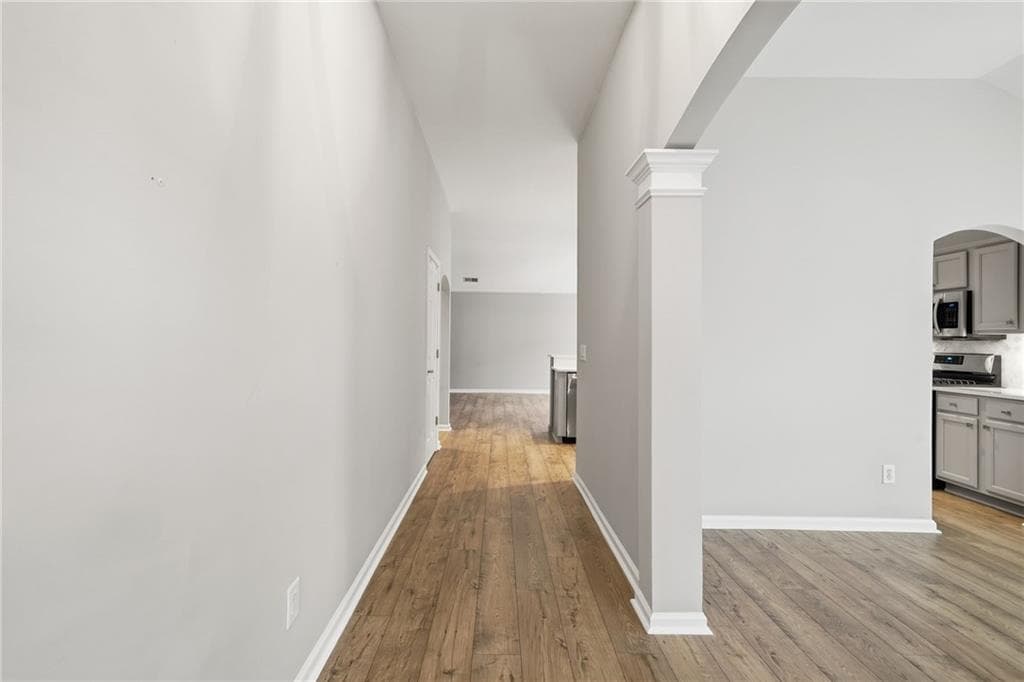 2 bedroom, 2 bathroom, 1,681 sq ft condominium for sale at 102 Courtyard Lane, Woodstock, GA 30189 — photo 6