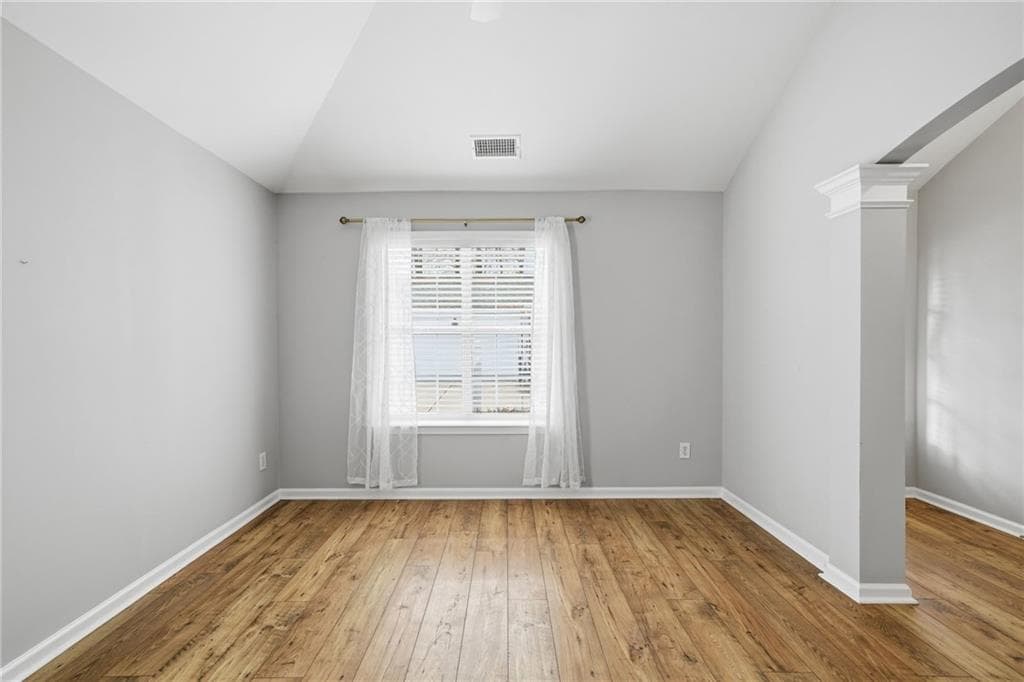 2 bedroom, 2 bathroom, 1,681 sq ft condominium for sale at 102 Courtyard Lane, Woodstock, GA 30189 — photo 7