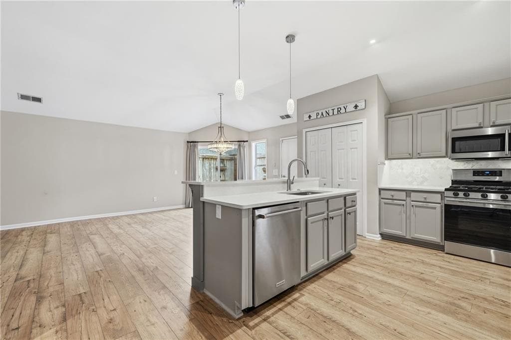 2 bedroom, 2 bathroom, 1,681 sq ft condominium for sale at 102 Courtyard Lane, Woodstock, GA 30189 — photo 10