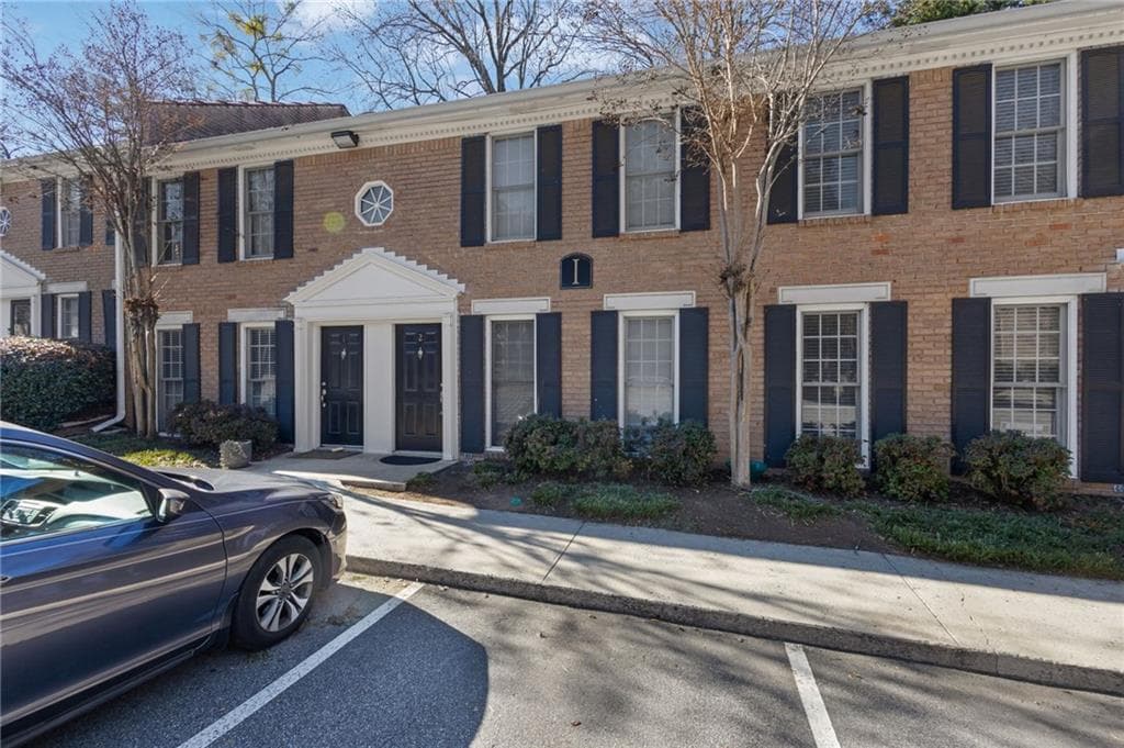 2 bedroom, 2 bathroom, 1,020 sq ft townhouse for sale at 1101 Collier Road I2, Atlanta, GA 30318 — photo 1 of 14