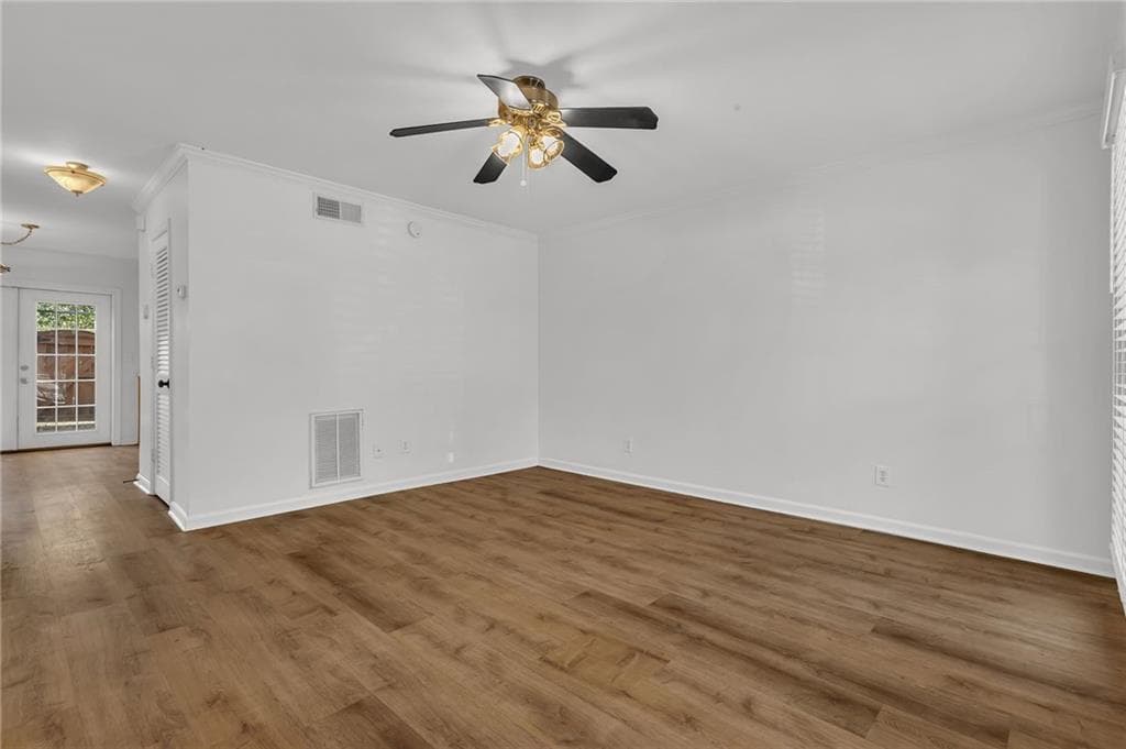 2 bedroom, 2 bathroom, 1,020 sq ft townhouse for sale at 1101 Collier Road I2, Atlanta, GA 30318 — photo 5