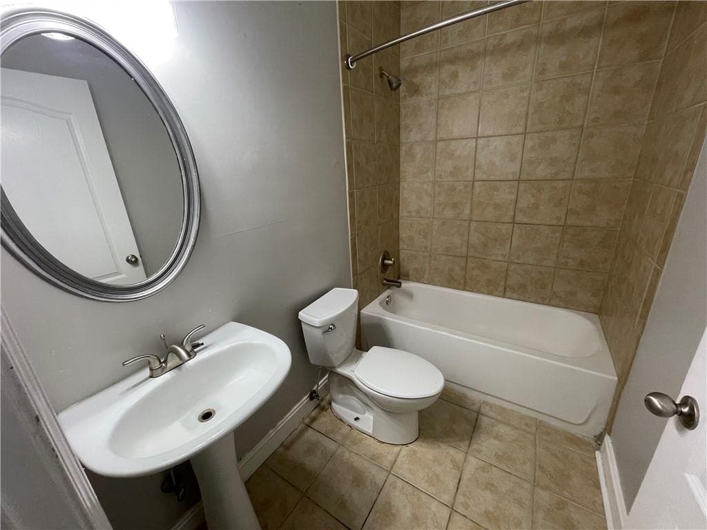 3 bedroom, 3 bathroom, 2,448 sq ft condominium for sale at 1474 Talia Wood Circle, Atlanta, GA 30314 — photo 6