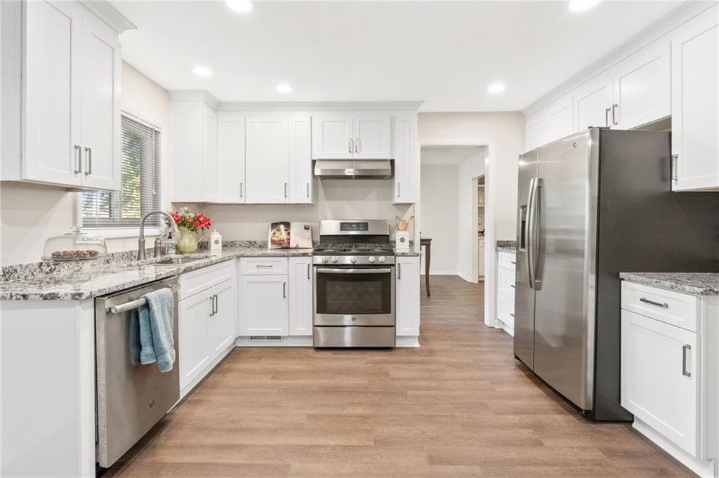 4 bedroom, 4 bathroom, 2,266 sq ft condominium sold at 49 Basswood Circle, Atlanta, GA 30328