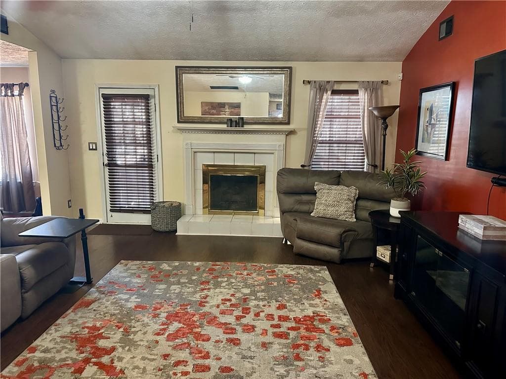 4 bedroom, 3 bathroom, 1,606 sq ft single family residence for sale at 669 River Valley Drive, Jonesboro, GA 30238 — photo 2