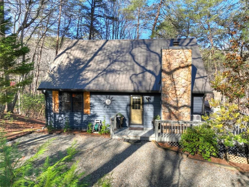 3 bedroom, 3 bathroom, 1,952 sq ft single family residence for sale at 215 Valley View Road, Ellijay, GA 30536 — photo 2