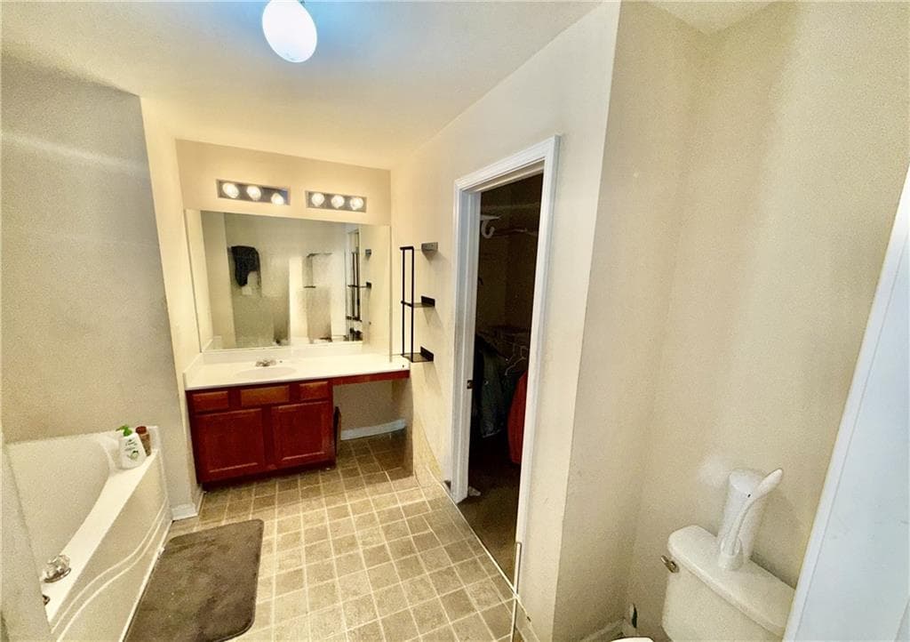 4 bedroom, 3 bathroom, 1,835 sq ft single family residence under contract at 3747 Uppark Drive, Atlanta, GA 30349 — photo 8