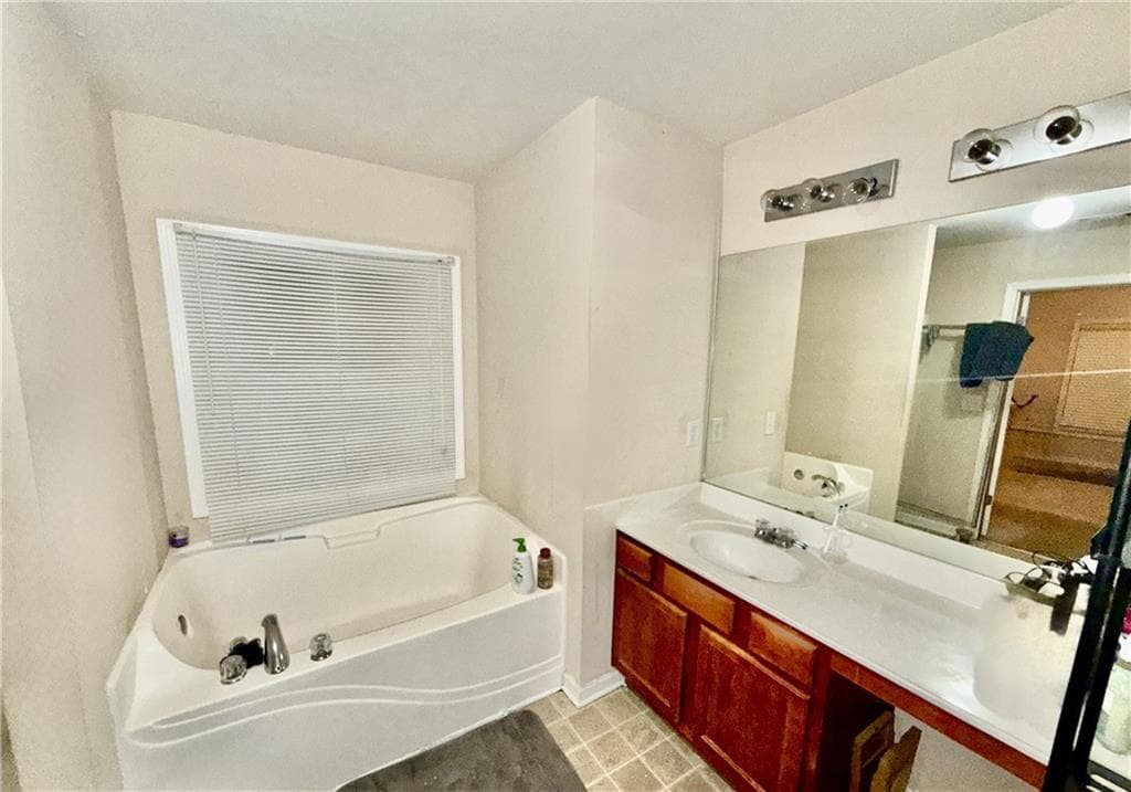 4 bedroom, 3 bathroom, 1,835 sq ft single family residence under contract at 3747 Uppark Drive, Atlanta, GA 30349 — photo 10