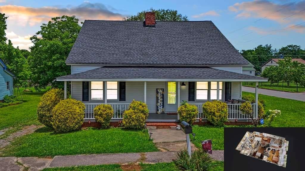 2 bedroom, 2 bathroom, 1,516 sq ft single family residence for sale at 15 Aragon Road, Aragon, GA 30104