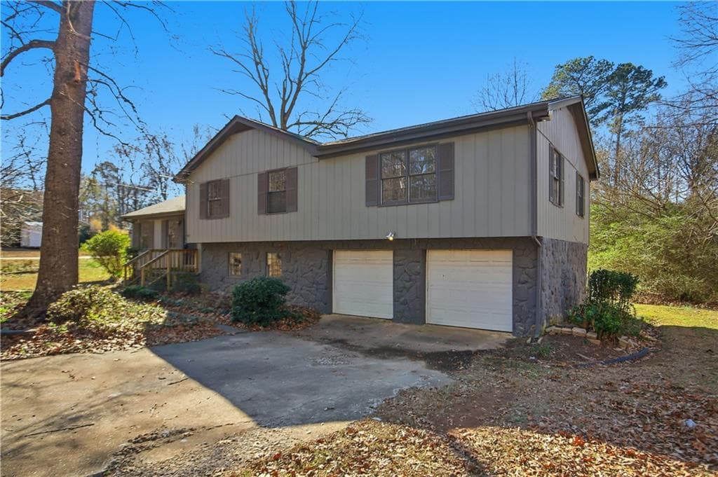 5 bedroom, 3 bathroom, 2,288 sq ft single family residence under contract at 175 Wellington Drive, Mcdonough, GA 30252 — photo 2