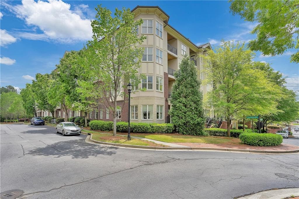 1 bedroom, 2 bathroom, 881 sq ft condominium sold at 3635 E Paces Circle 1109, Atlanta, GA 30326
