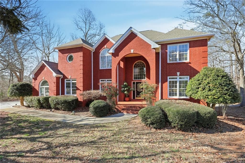 4 bedroom, 4 bathroom, 4,372 sq ft single family residence for sale at 2857 Bridgeview Drive, Gainesville, GA 30507 — photo 3
