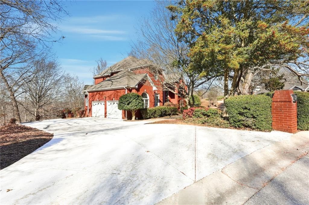 4 bedroom, 4 bathroom, 4,372 sq ft single family residence for sale at 2857 Bridgeview Drive, Gainesville, GA 30507 — photo 6