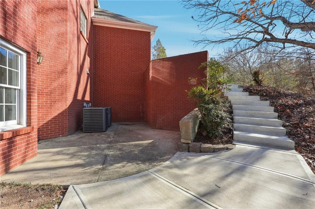 4 bedroom, 4 bathroom, 4,372 sq ft single family residence for sale at 2857 Bridgeview Drive, Gainesville, GA 30507 — photo 8