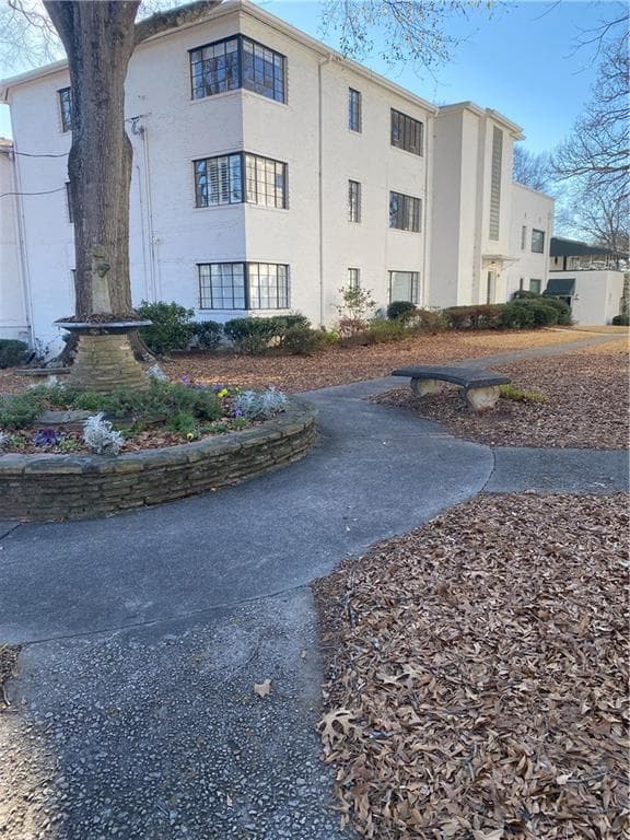 2 bedroom, 2 bathroom, 1,328 sq ft condominium for sale at 1120 Briarcliff Road, Atlanta, GA 30306 — photo 4