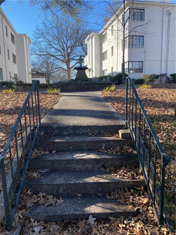 2 bedroom, 2 bathroom, 1,328 sq ft condominium for sale at 1120 Briarcliff Road, Atlanta, GA 30306 — photo 6