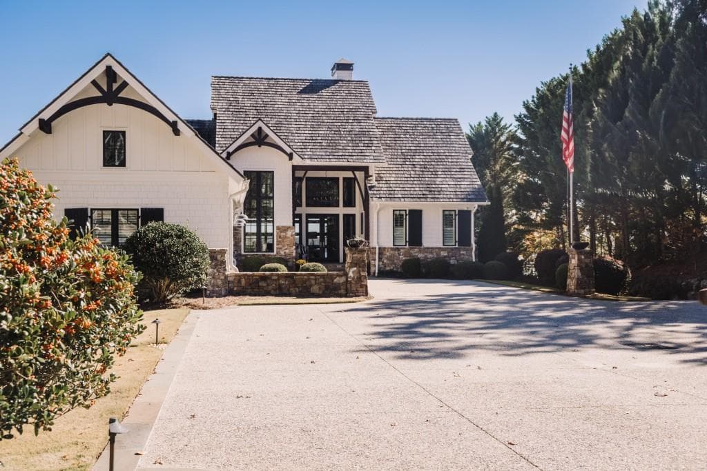 4 bedroom, 4 bathroom, 4,200 sq ft single family residence sold at 8819 Ford Lane, Gainesville, GA 30506