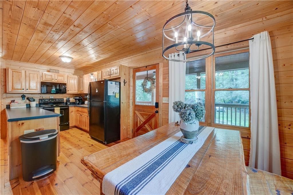 2 bedroom, 2 bathroom, 1,516 sq ft single family residence for sale at 46 Floral Court, Ellijay, GA 30540 — photo 8