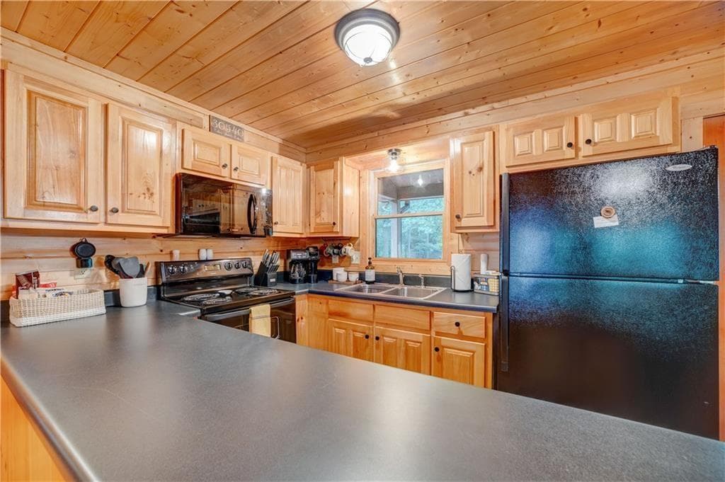 2 bedroom, 2 bathroom, 1,516 sq ft single family residence for sale at 46 Floral Court, Ellijay, GA 30540 — photo 9