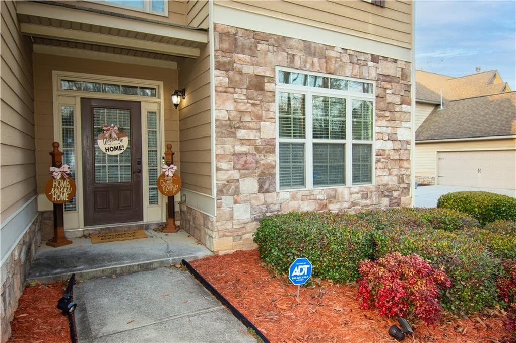 5 bedroom, 3 bathroom, 3,074 sq ft single family residence under contract at 5143 Olive Branch Circle, Powder Springs, GA 30127 — photo 2