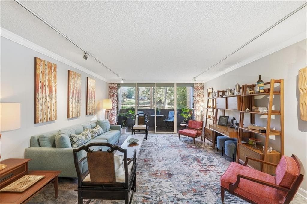 2 bedroom, 2 bathroom, 1,527 sq ft condominium sold at 3530 Piedmont Road F2, Atlanta, GA 30305