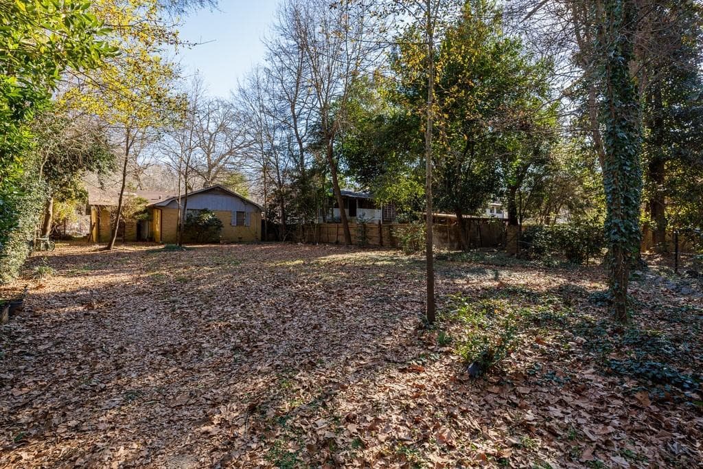 2 bedroom, 2 bathroom single family residence for sale at 3941 Paces Ferry Drive, Atlanta, GA 30339 — photo 3