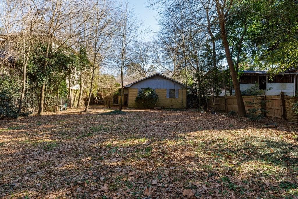 2 bedroom, 2 bathroom single family residence for sale at 3941 Paces Ferry Drive, Atlanta, GA 30339 — photo 4
