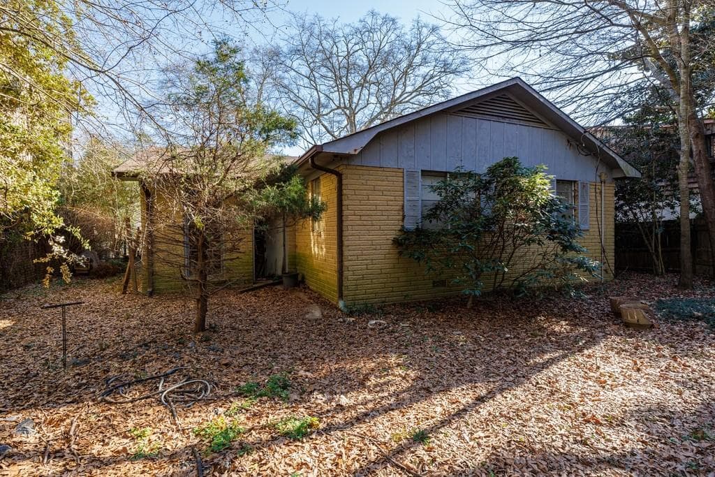 2 bedroom, 2 bathroom single family residence for sale at 3941 Paces Ferry Drive, Atlanta, GA 30339 — photo 5