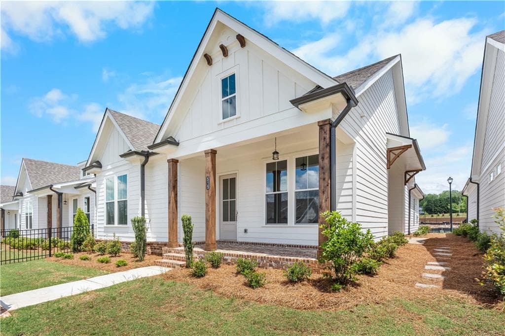 3 bedroom, 2 bathroom, 1,800 sq ft single family residence for sale at 1036 Eastman Court, Hoschton, GA 30548