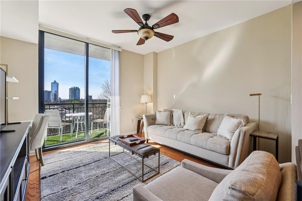 1 bedroom, 1 bathroom, 800 sq ft condominium under contract at 3040 Peachtree Road 606, Atlanta, GA 30305