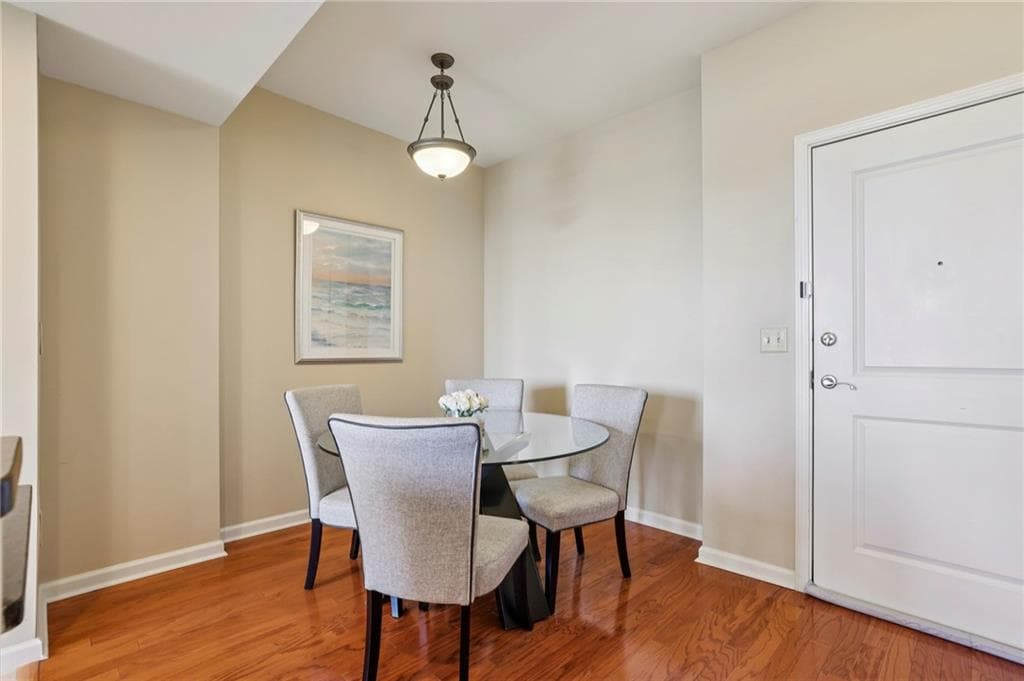 1 bedroom, 1 bathroom, 800 sq ft condominium under contract at 3040 Peachtree Road 606, Atlanta, GA 30305 — photo 6