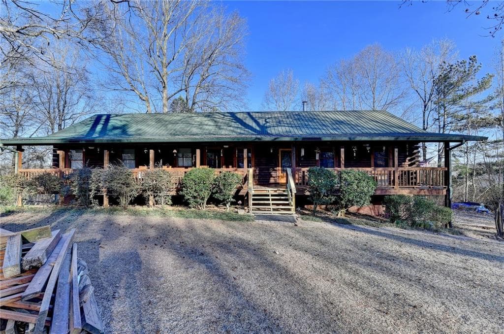 6 bedroom, 3 bathroom, 3,004 sq ft single family residence under contract at 156 Bel Air Drive, Maysville, GA 30558 — photo 3