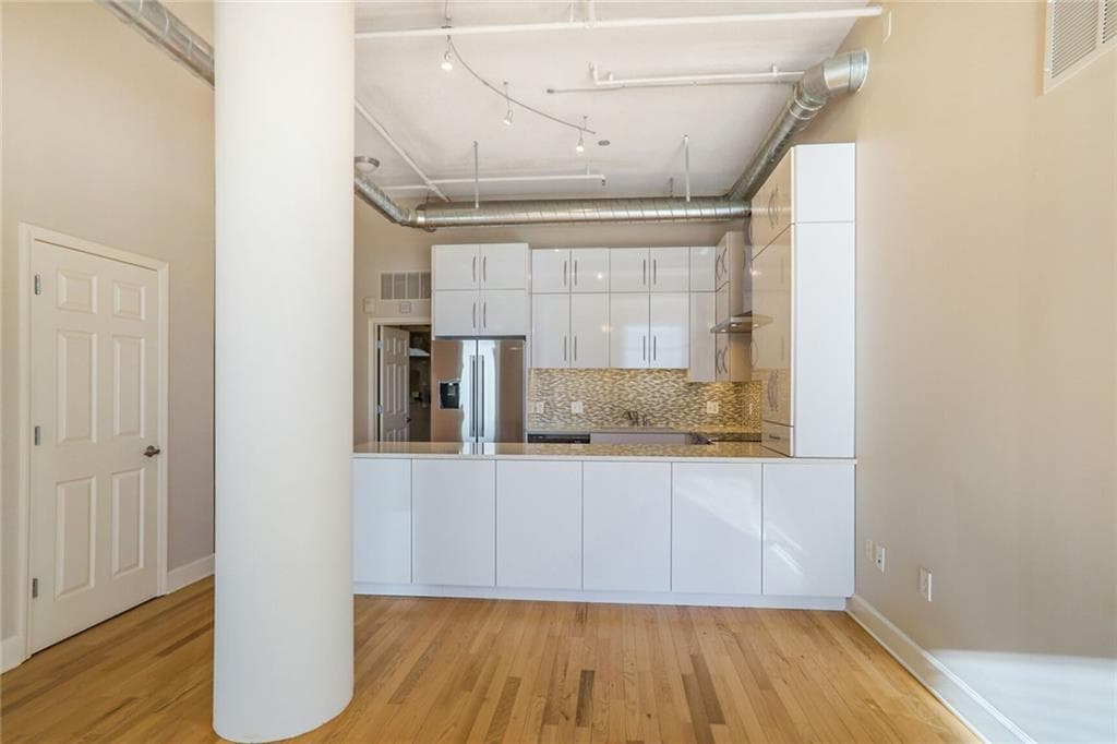 2 bedroom, 2 bathroom, 1,448 sq ft condominium for sale at 3820 Roswell Road 317, Atlanta, GA 30342 — photo 5