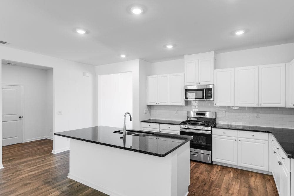 3 bedroom, 3 bathroom, 2,176 sq ft single family residence under contract at 233 Groveton Court, Euharlee, GA 30145 — photo 6