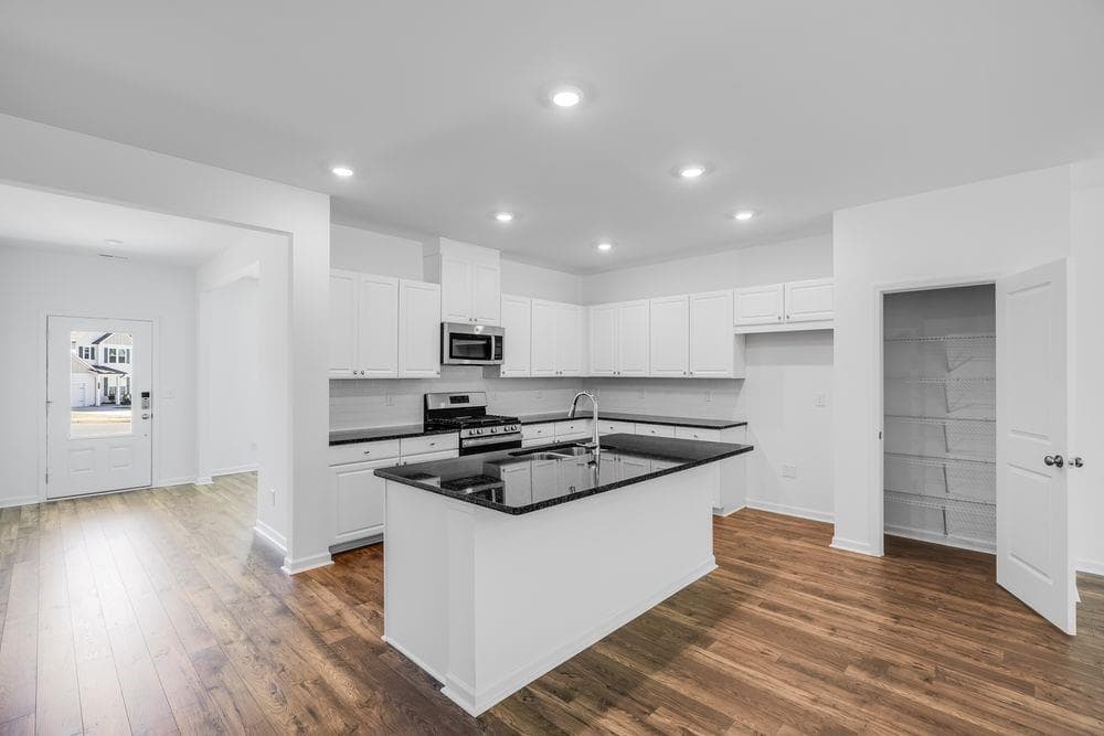 3 bedroom, 3 bathroom, 2,176 sq ft single family residence under contract at 233 Groveton Court, Euharlee, GA 30145 — photo 7