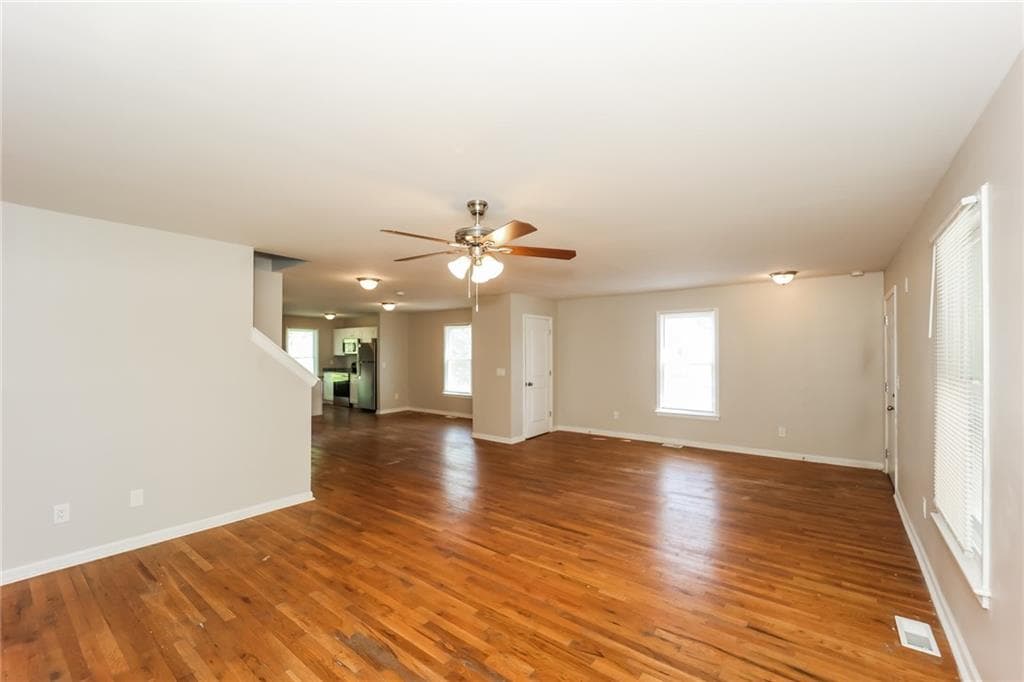 3 bedroom, 3 bathroom, 2,016 sq ft single family residence for sale at 1112 Smith Street, Atlanta, GA 30310 — photo 3