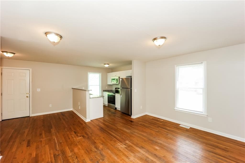 3 bedroom, 3 bathroom, 2,016 sq ft single family residence for sale at 1112 Smith Street, Atlanta, GA 30310 — photo 4