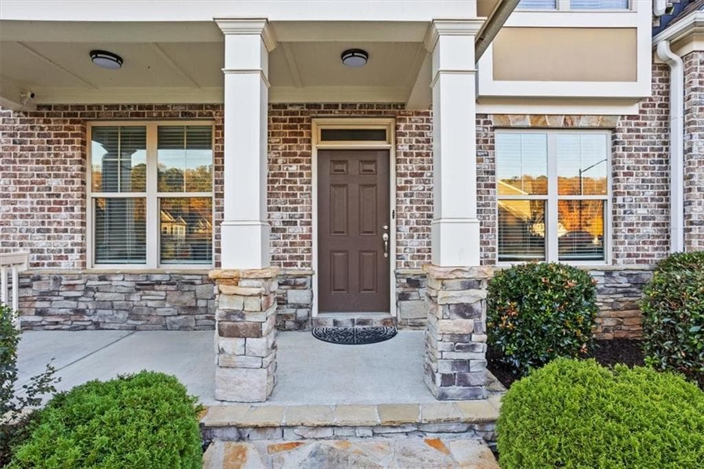 6 bedroom, 4 bathroom, 4,100 sq ft single family residence for sale at 821 Tramore Court, Acworth, GA 30102 — photo 2