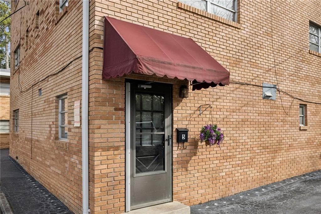 2 bedroom, 1 bathroom, 984 sq ft condominium under contract at 1233 Woodland Avenue 5, Atlanta, GA 30324 — photo 5