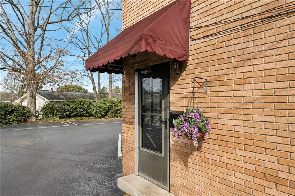 2 bedroom, 1 bathroom, 984 sq ft condominium under contract at 1233 Woodland Avenue 5, Atlanta, GA 30324 — photo 4