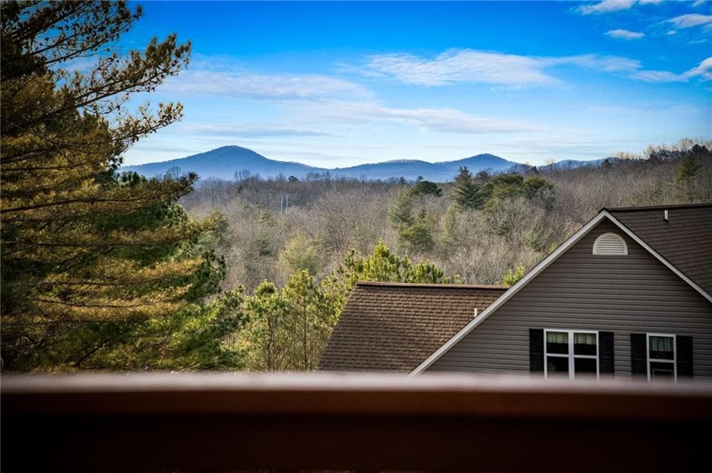 3 bedroom, 2 bathroom, 1,900 sq ft single family residence under contract at 43 Inwood Lane, Blairsville, GA 30512 — photo 3