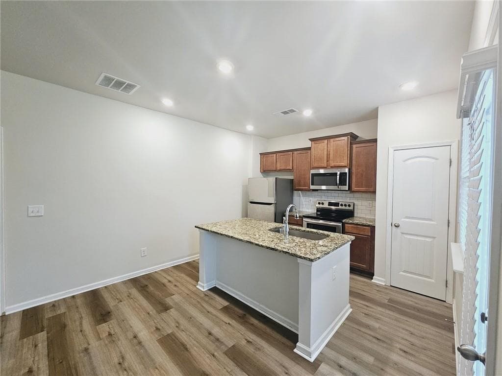3 bedroom, 3 bathroom, 1,572 sq ft single family residence for sale at 4942 Hillstone Drive, Gainesville, GA 30504 — photo 4