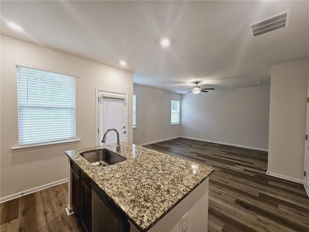 3 bedroom, 3 bathroom, 1,572 sq ft single family residence for sale at 4942 Hillstone Drive, Gainesville, GA 30504 — photo 5