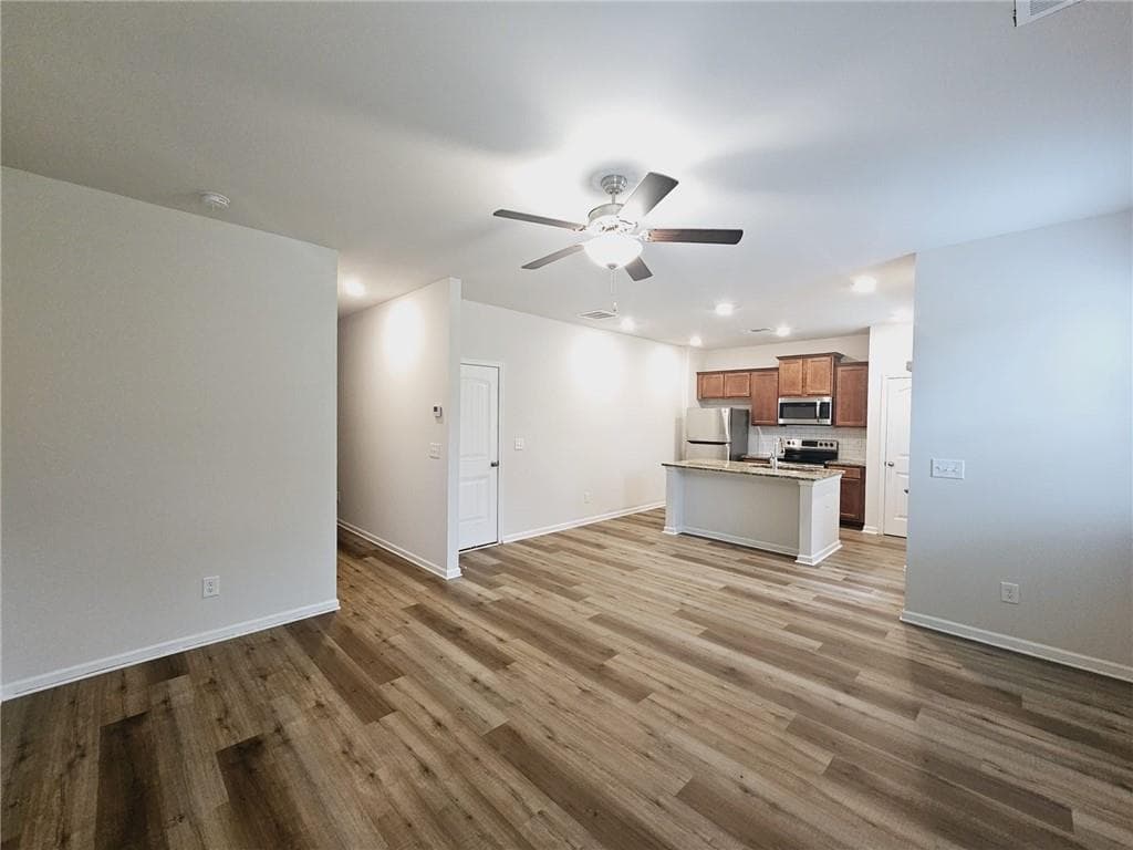 3 bedroom, 3 bathroom, 1,572 sq ft single family residence for sale at 4942 Hillstone Drive, Gainesville, GA 30504 — photo 6