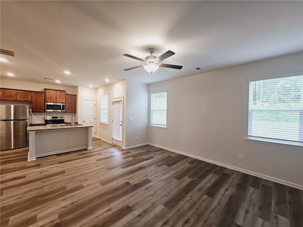 3 bedroom, 3 bathroom, 1,572 sq ft single family residence for sale at 4942 Hillstone Drive, Gainesville, GA 30504 — photo 8