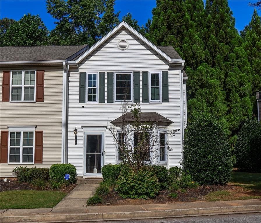 3 bedroom, 3 bathroom, 1,512 sq ft condominium sold at 765 Crestwell Circle, Atlanta, GA 30331